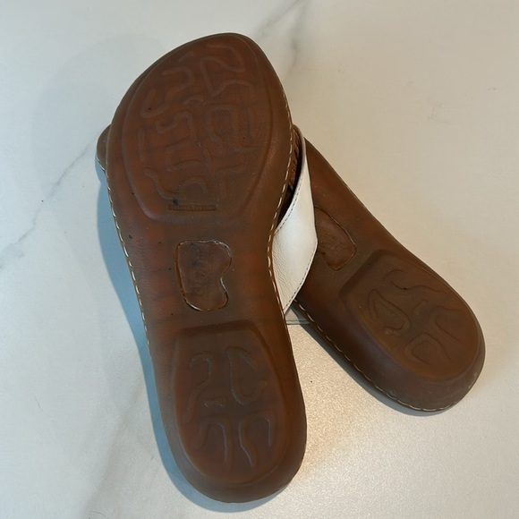 Born White Leather Flip Flop Slip On Sandals - Picture 4 of 8